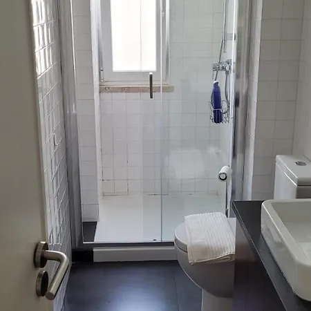 Comfy Near Metro And Airport Kwatera prywatna